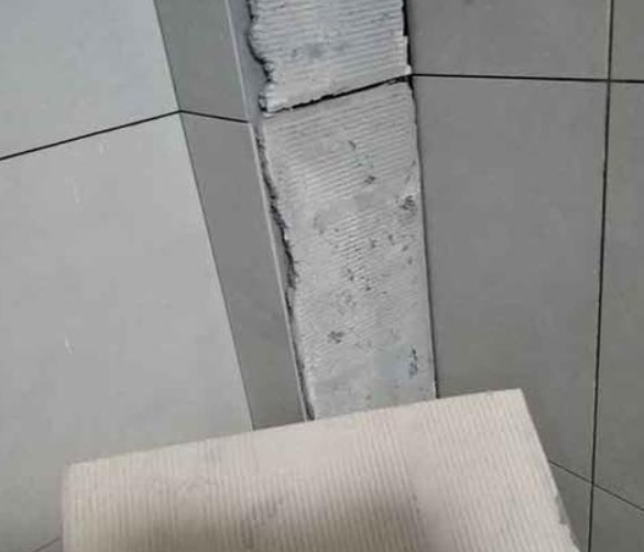 尖草坪瓷砖空鼓维修公司分享下厨房瓷砖脱落的补救措施。